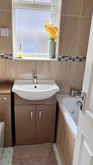 Cheerful 3 Bedroom Townhouse With Free Parking. Billericay Zewnętrze zdjęcie
