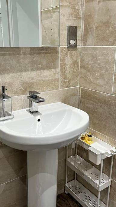 Cheerful 3 Bedroom Townhouse With Free Parking. Billericay Zewnętrze zdjęcie